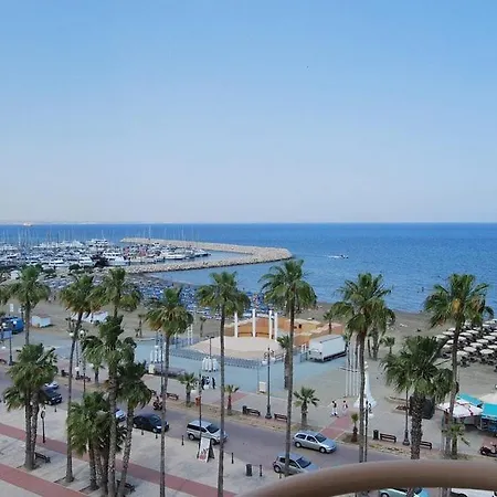 Apartment,near The Pinikoudes