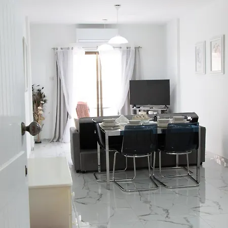 Daire Apartment,near The Pinikoudes