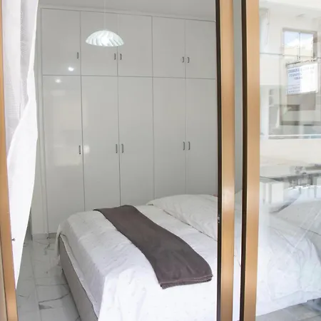 Apartment,near The Pinikoudes *