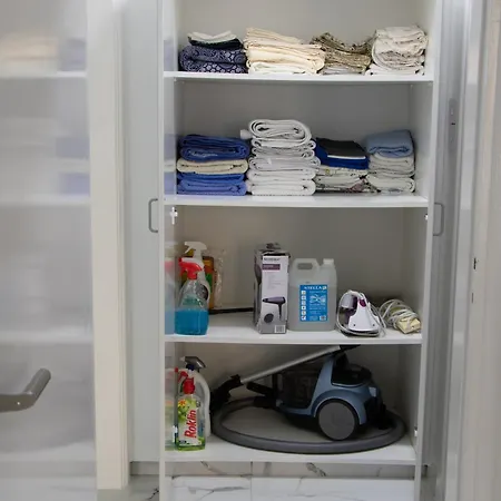Apartment,near The Pinikoudes لارنكا