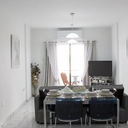 Daire Apartment,near The Pinikoudes