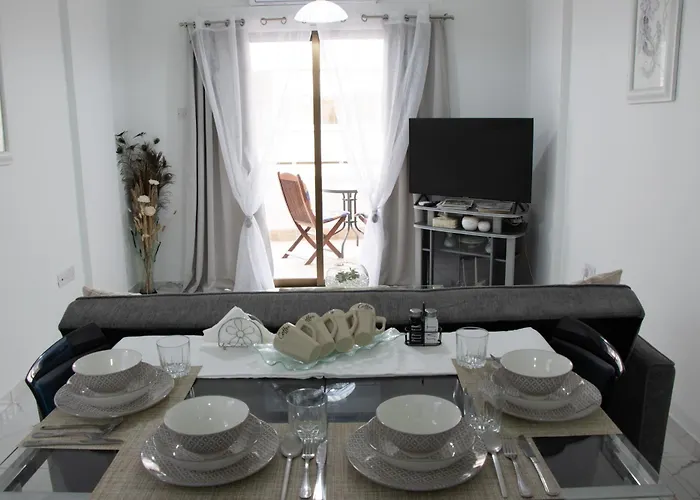 Apartment,near The Pinikoudes アパート