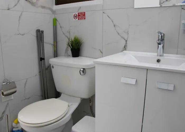 Apartment,near The Pinikoudes アパート ラルナカ