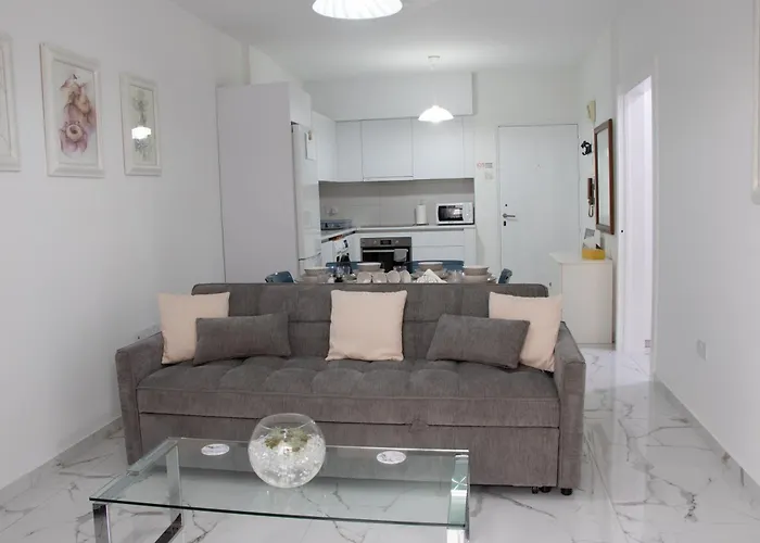 Apartment,near The Pinikoudes ラルナカ