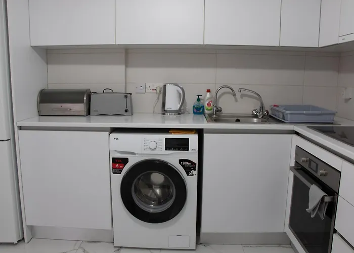 Apartment,near The Pinikoudes * ラルナカ