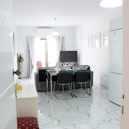 Apartamento Apartment,near The Pinikoudes Lárnaca